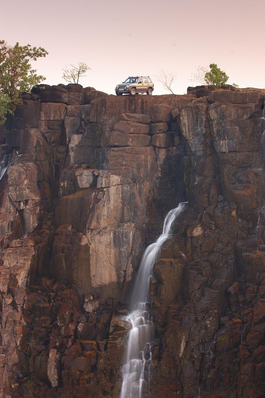  Jeep Cherokee Renegade 2005 года  (фото 3 из 26)
